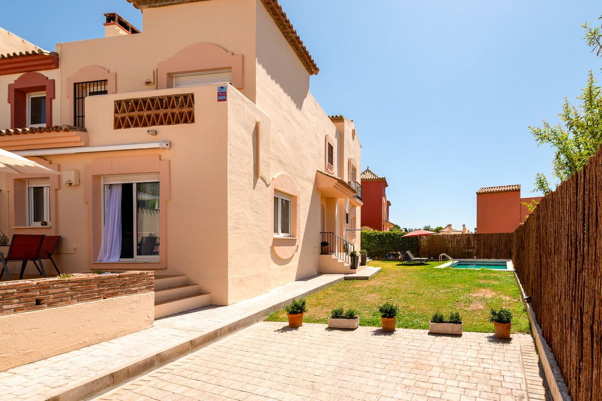 4 Bedroom Villa in Marbella - Photo 4