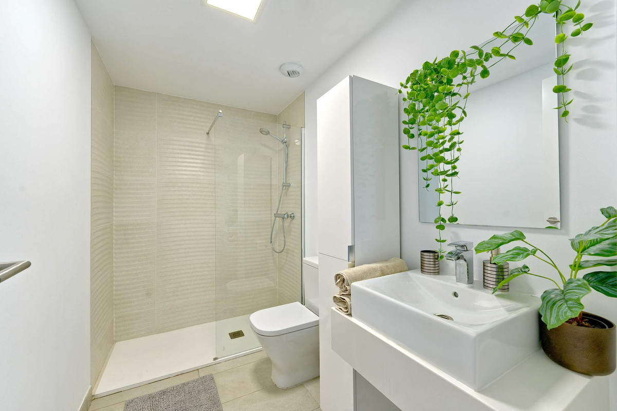 3 Bedroom Apartment in Estepona - Photo 16