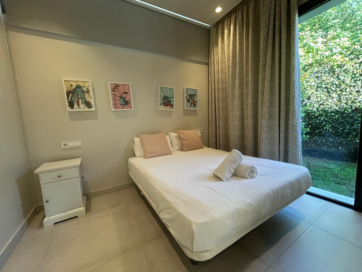 4 Bedroom Villa in Estepona - Photo 18