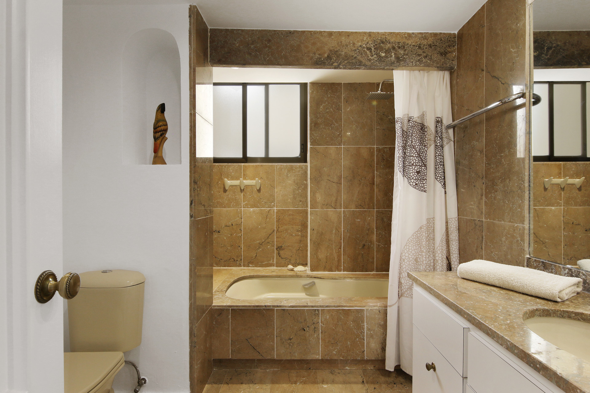 2 Bedroom Apartment in Estepona - Photo 18