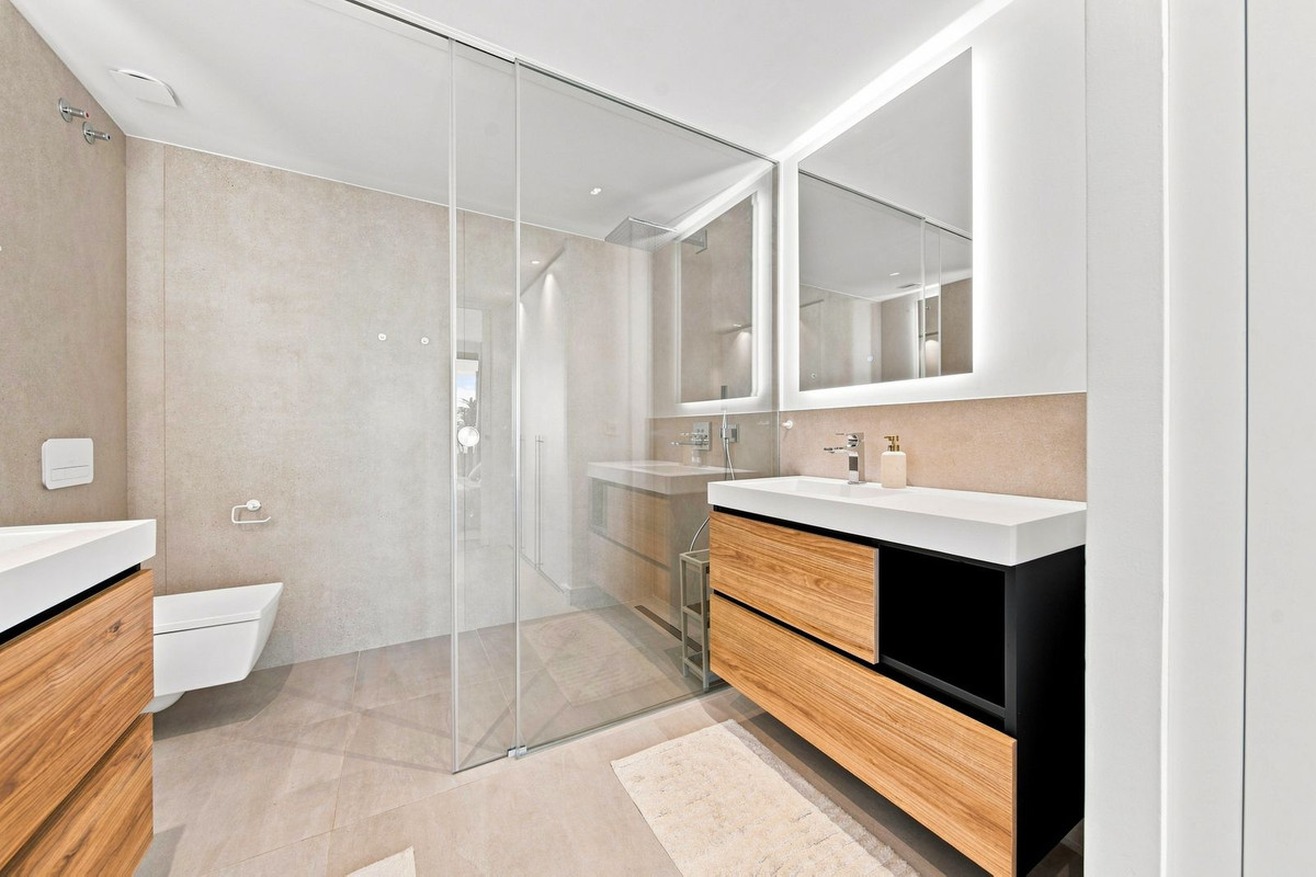 2 Bedroom Apartment in Fuengirola - Photo 14