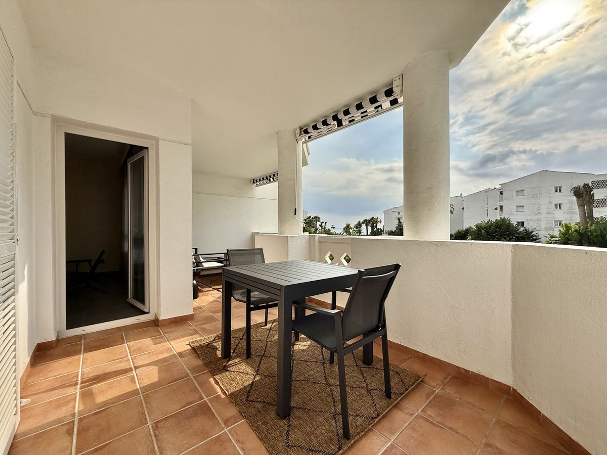 1 Bedroom Apartment in Marbella - Photo 16