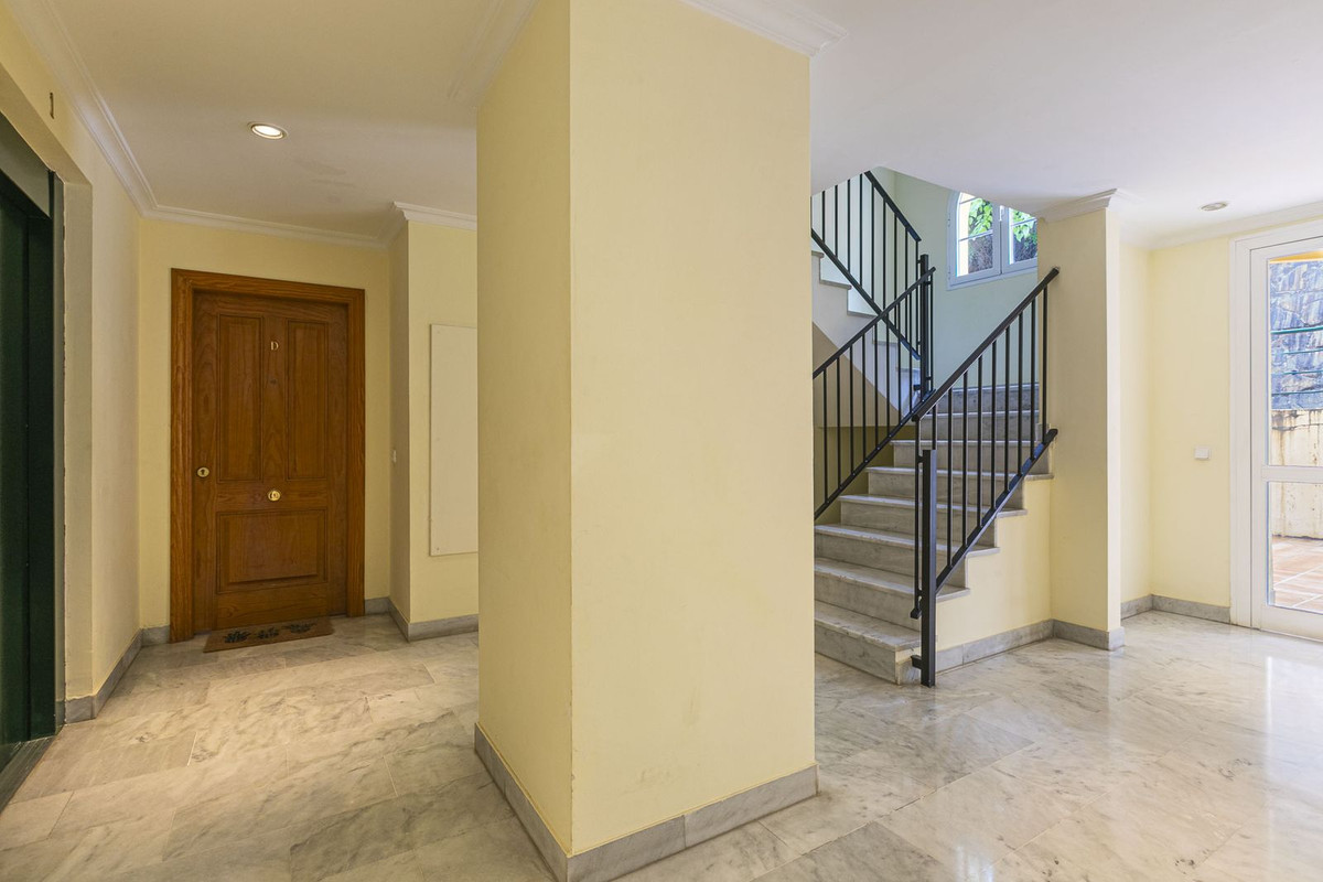 2 Bedroom Apartment in Marbella - Photo 17