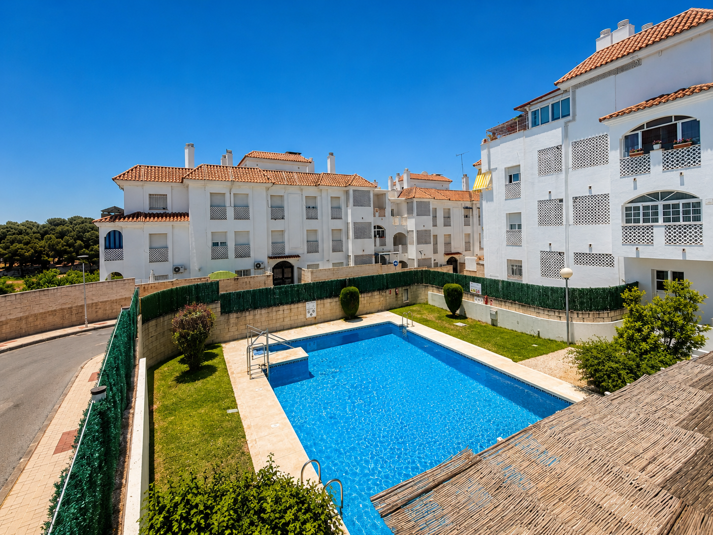 2 Bedroom Apartment in Torremolinos - Photo 11