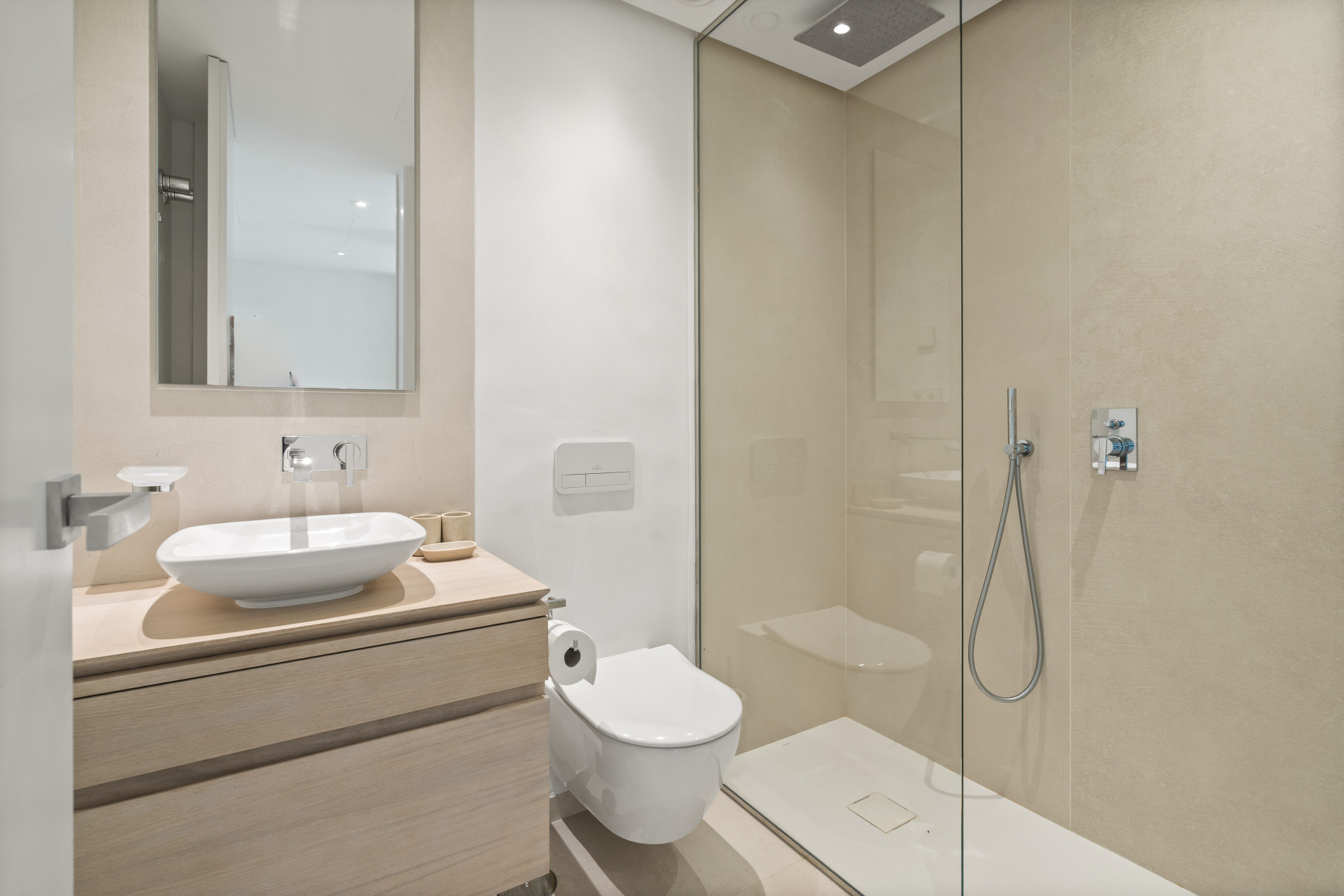 5 Bedroom Apartment in Marbella - Photo 17