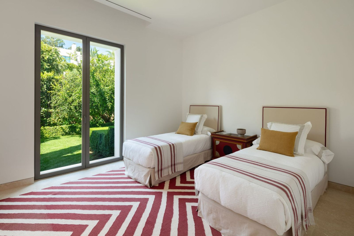6 Bedroom Villa in Casares - Photo 21