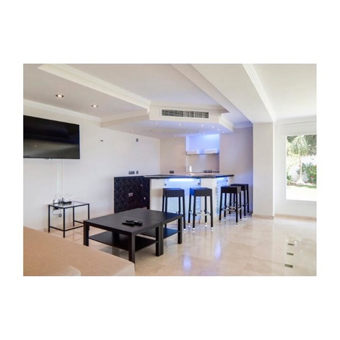 8 Bedroom Villa in Marbella - Photo 6