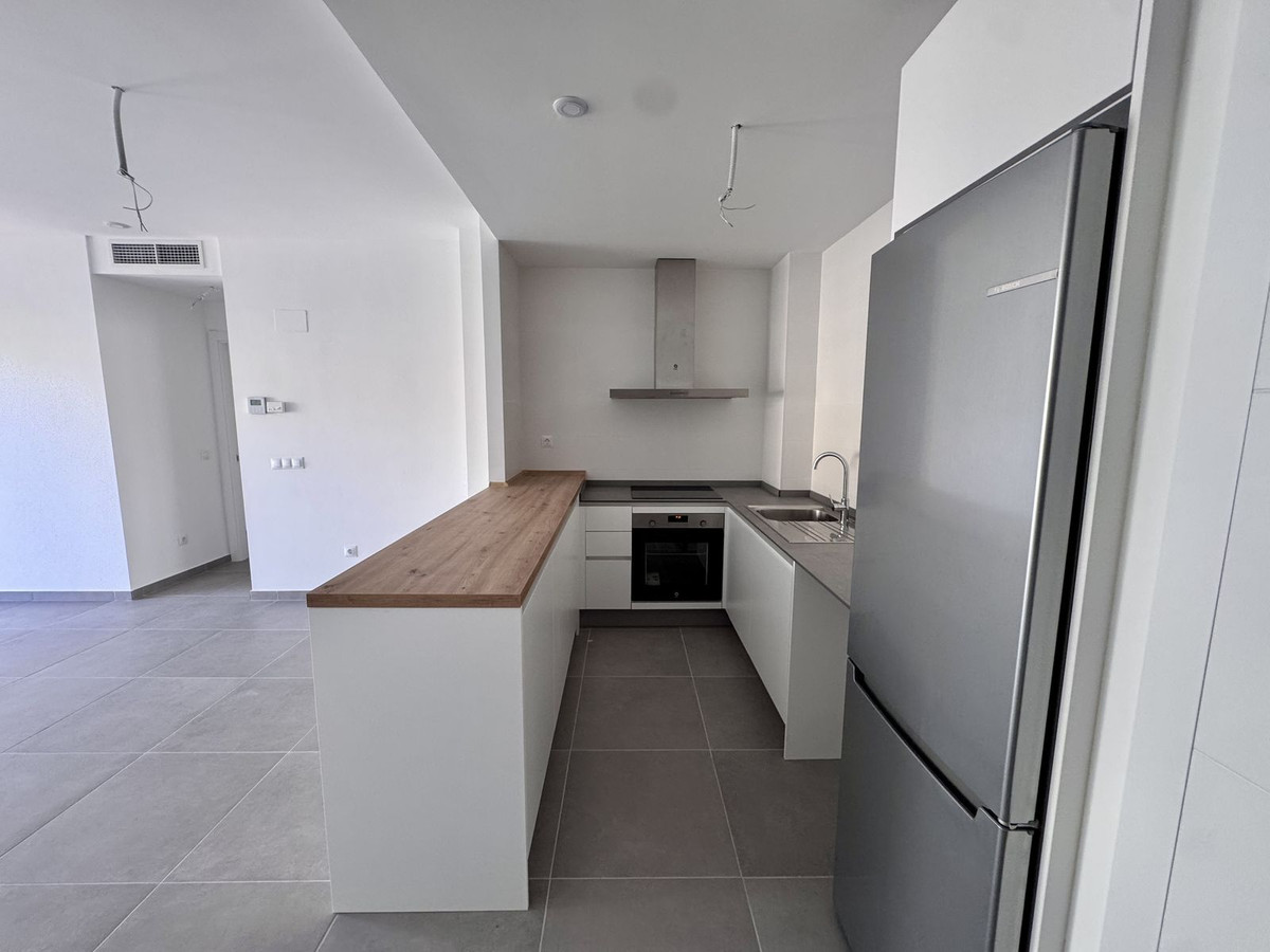 2 Bedroom Apartment in Benalmádena - Photo 16