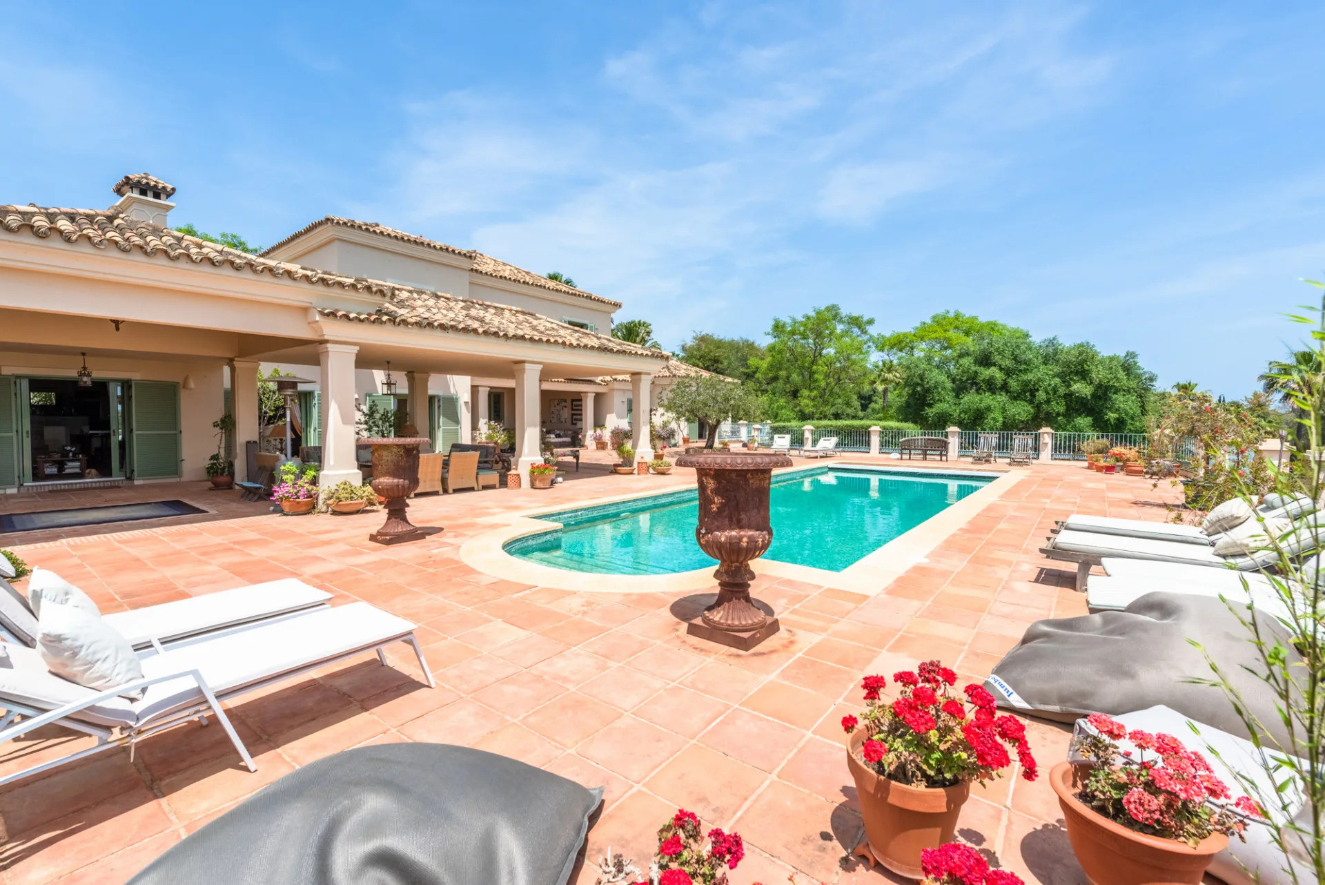 9 Bedroom Villa in Sotogrande - Photo 4