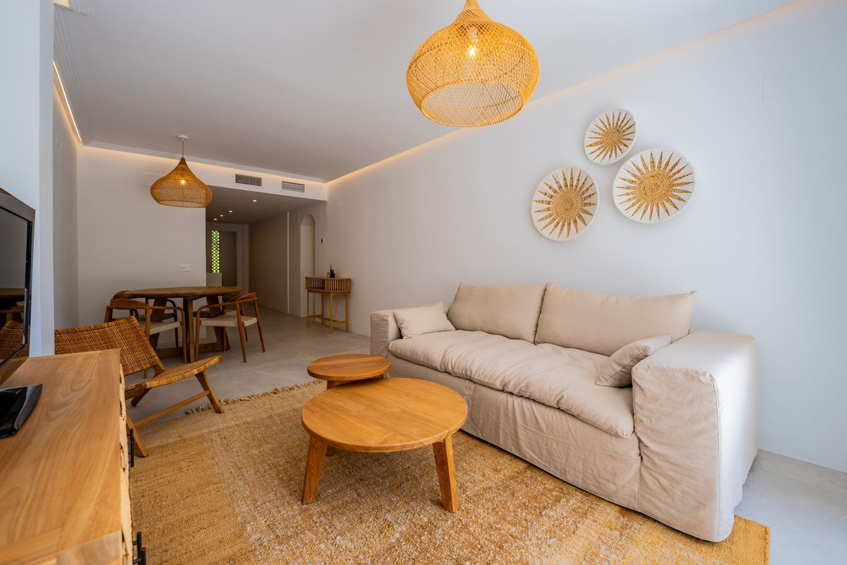2 Bedroom Penthouse in Benahavís - Photo 4