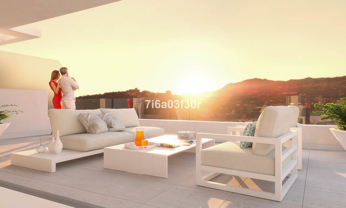 4 Bedroom Apartment in Estepona - Photo 3