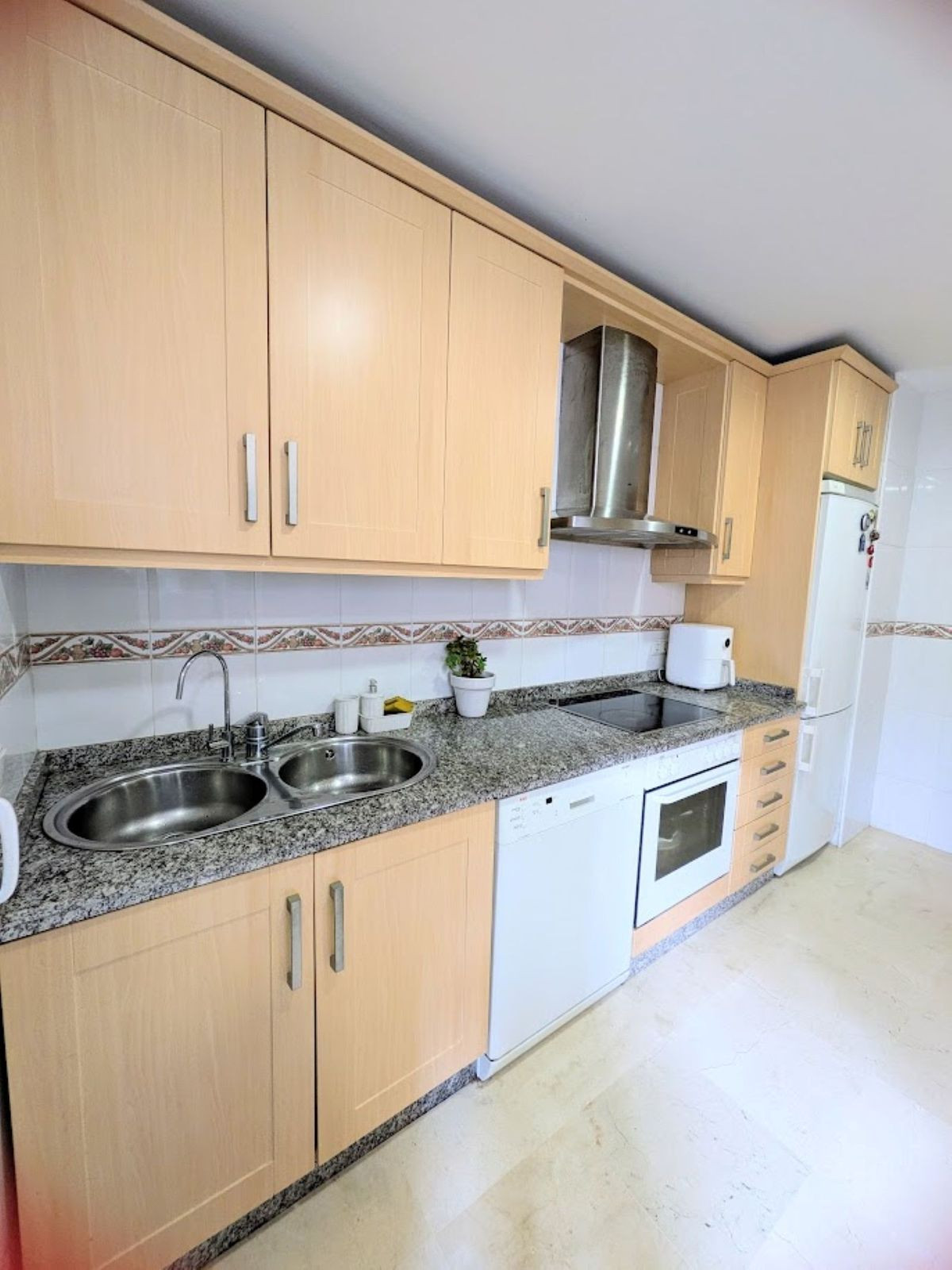 2 Bedroom Apartment in Benalmádena - Photo 7