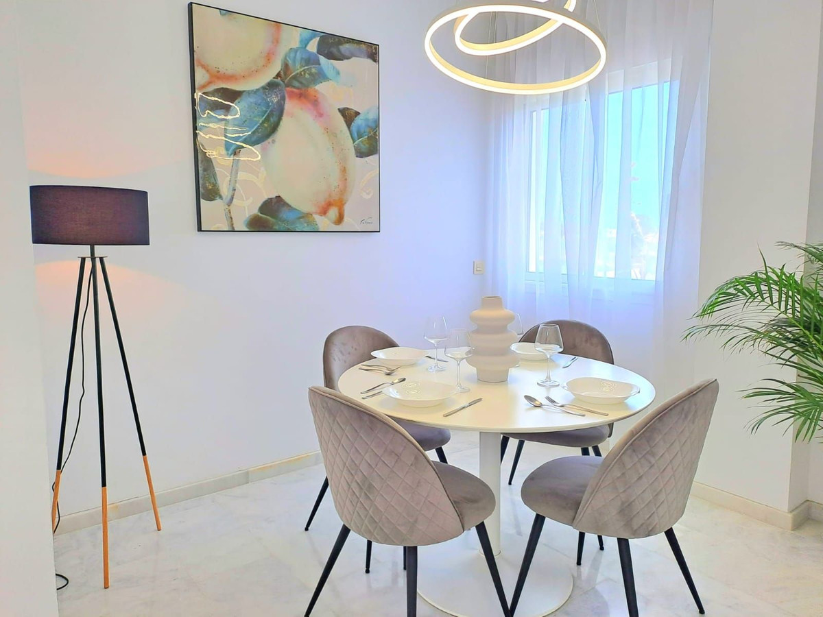 2 Bedroom Apartment in Estepona - Photo 6