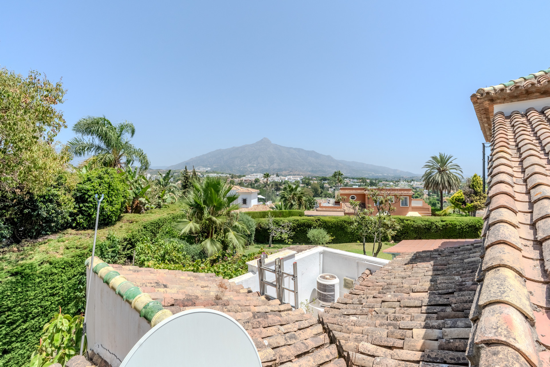 6 Bedroom Villa in Marbella - Photo 10