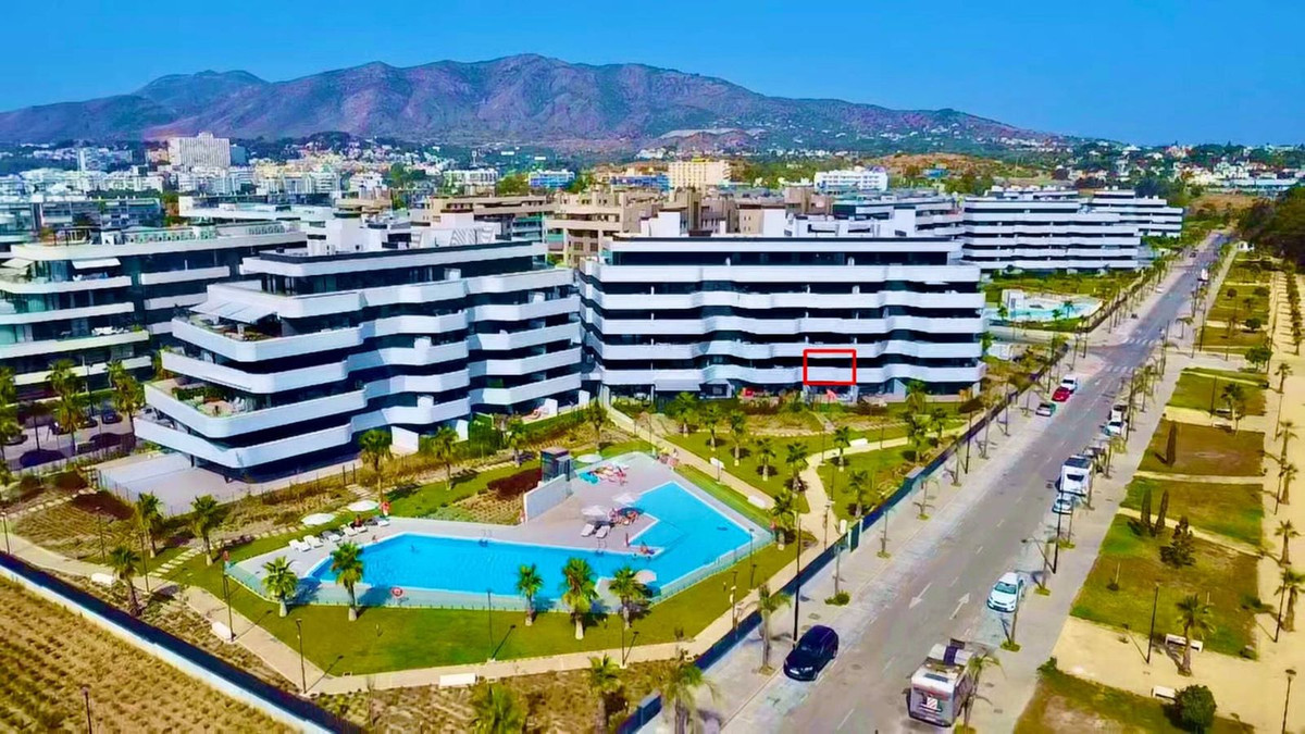 2 Bedroom Apartment in Torremolinos - Photo 3