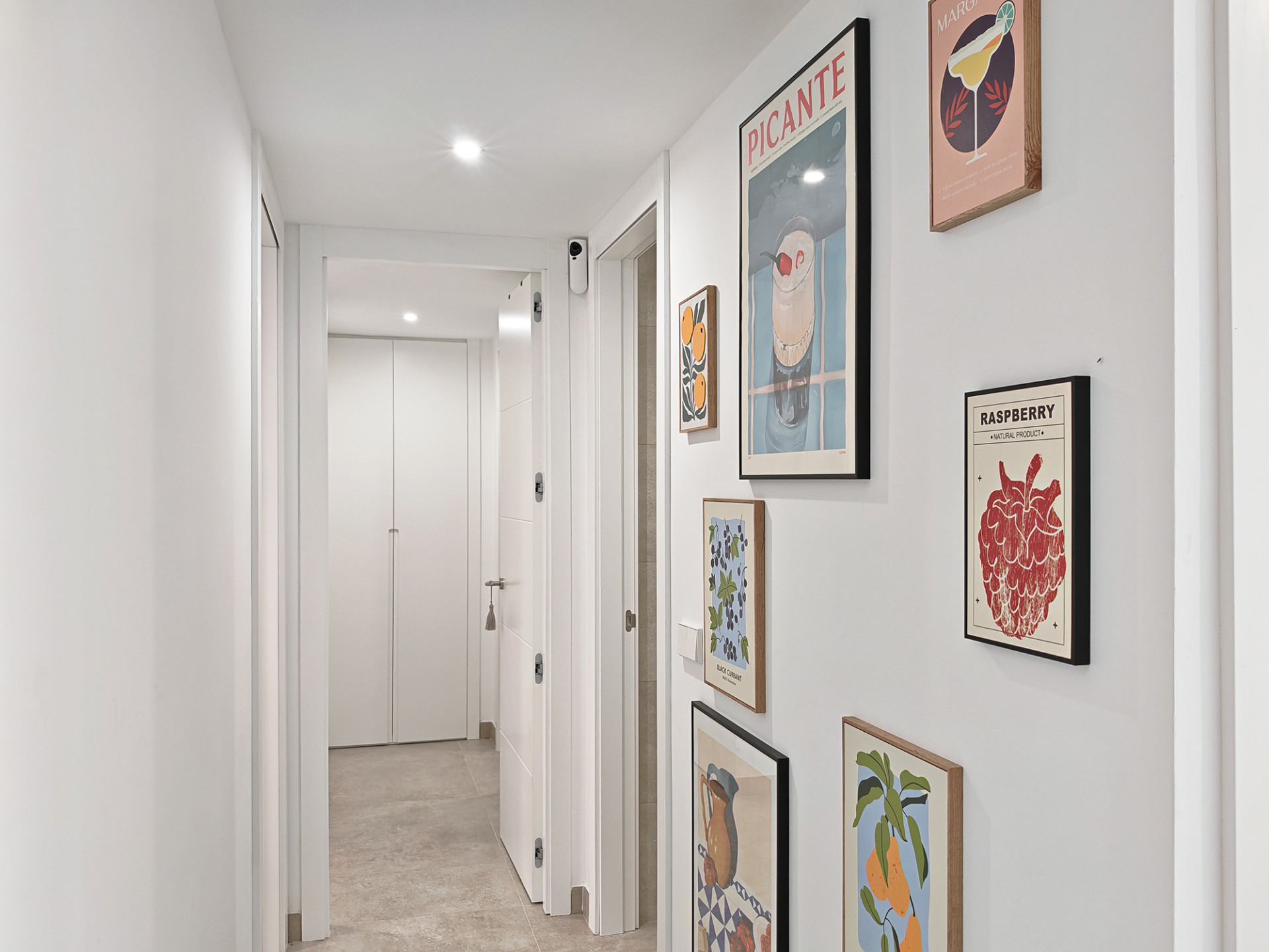 2 Bedroom Apartment in Estepona - Photo 13