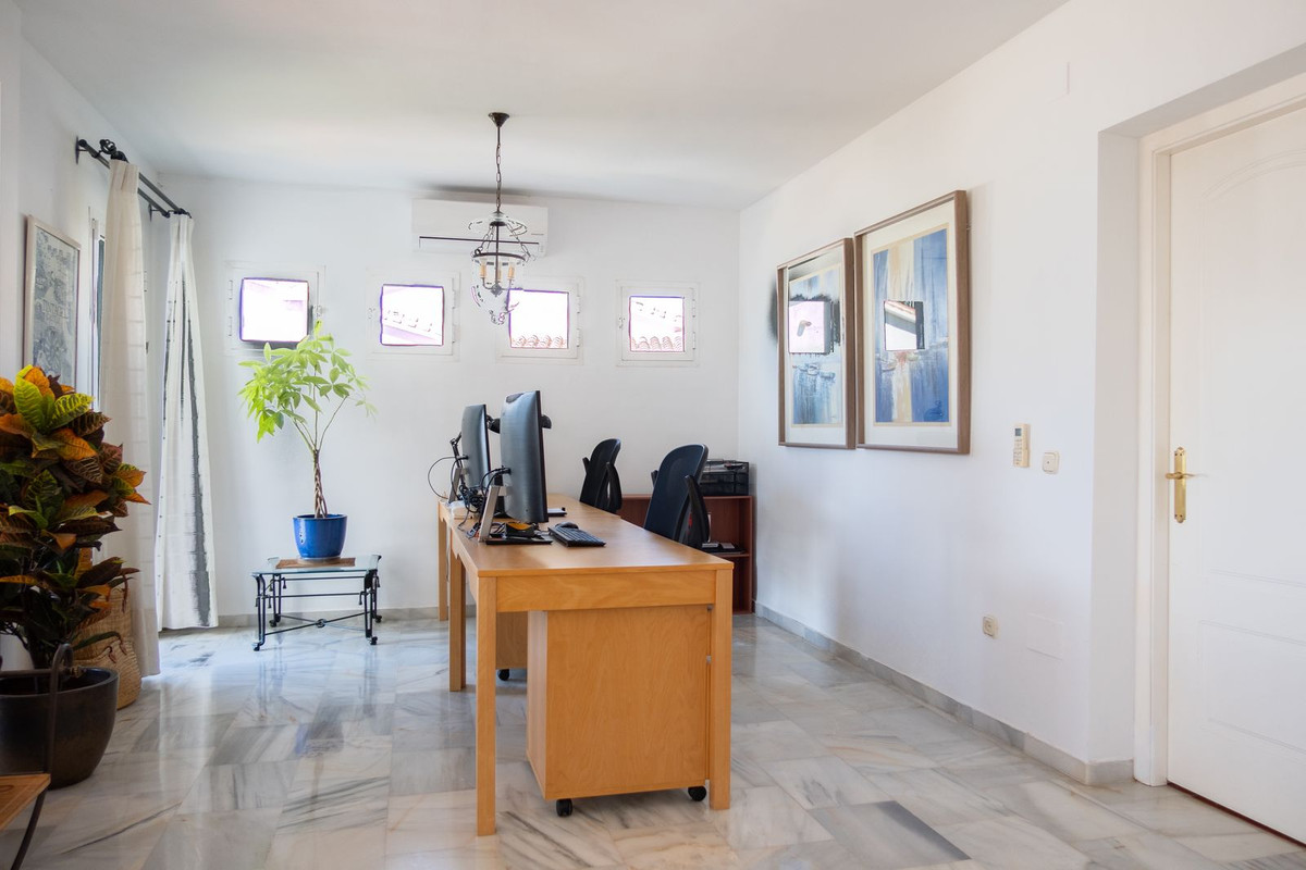 3 Bedroom Villa in Estepona - Photo 11