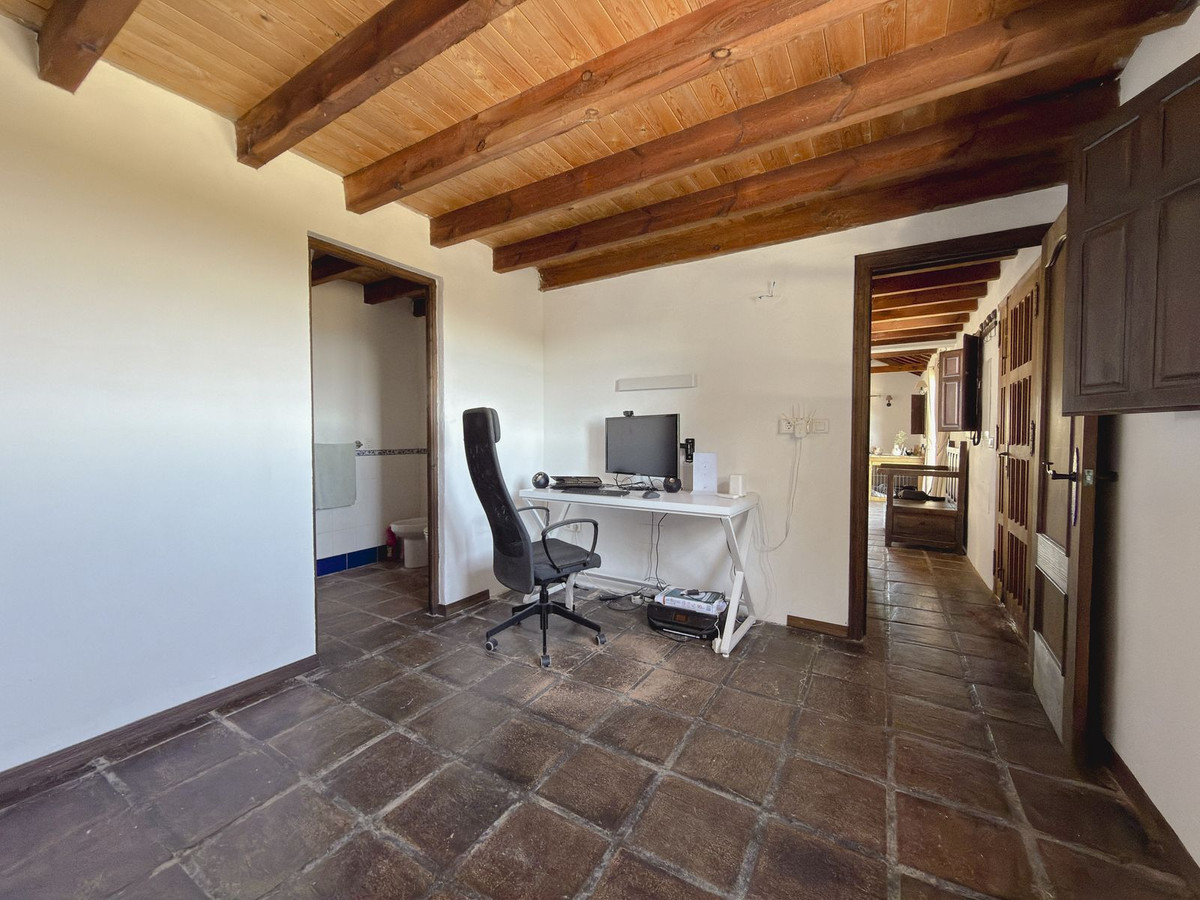 3 Bedroom Villa in Monda - Photo 10