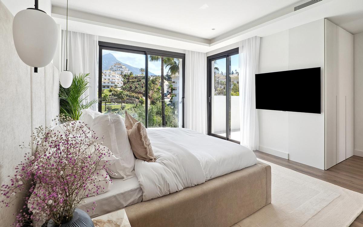5 Bedroom Villa in Marbella - Photo 10