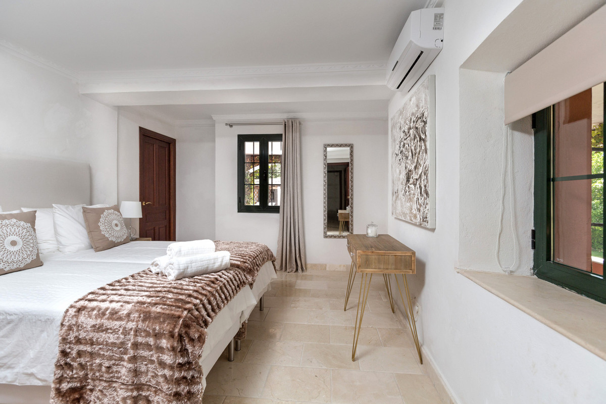 12 Bedroom Villa in Benahavís - Foto 32