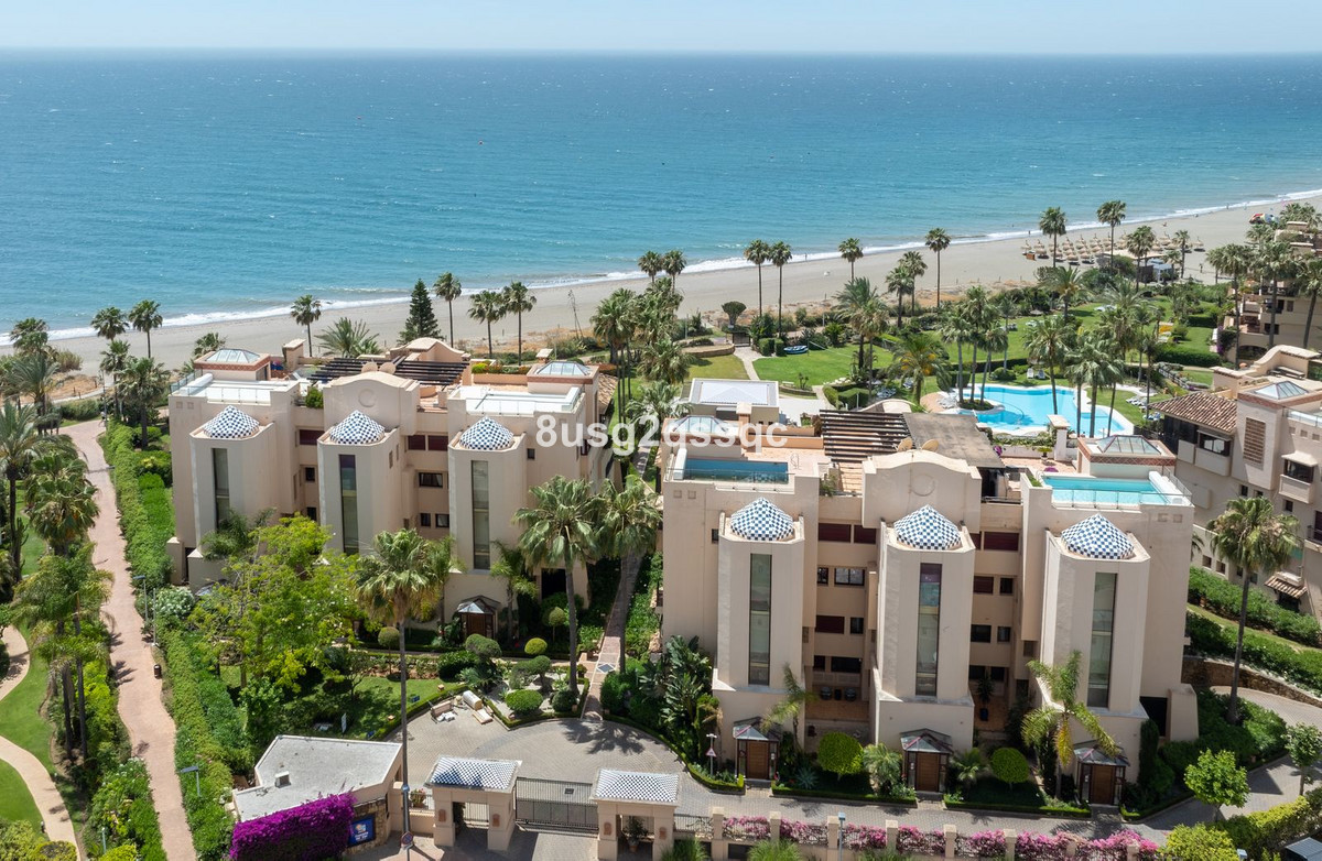 2 Bedroom Apartment in Estepona - Photo 8