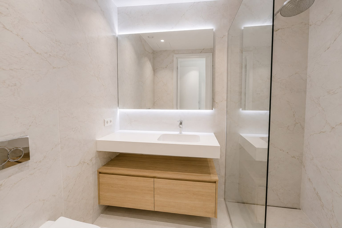 3 Bedroom Apartment in Marbella - Photo 10