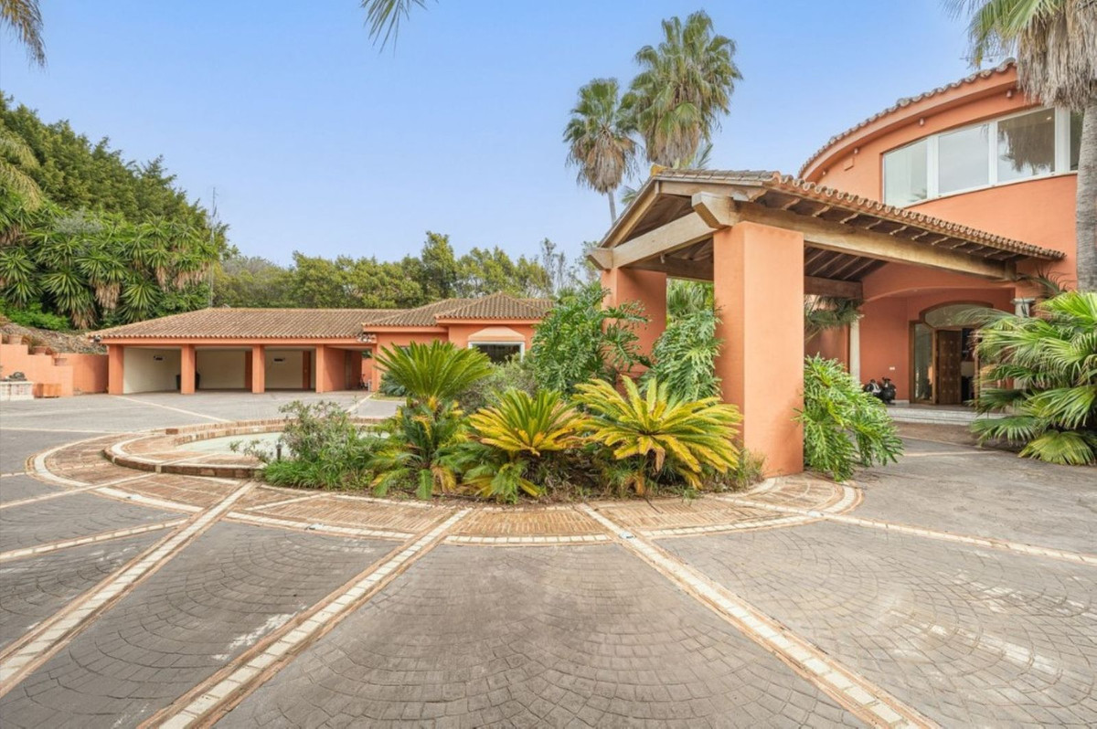 5 Bedroom Villa in Marbella - Photo 37