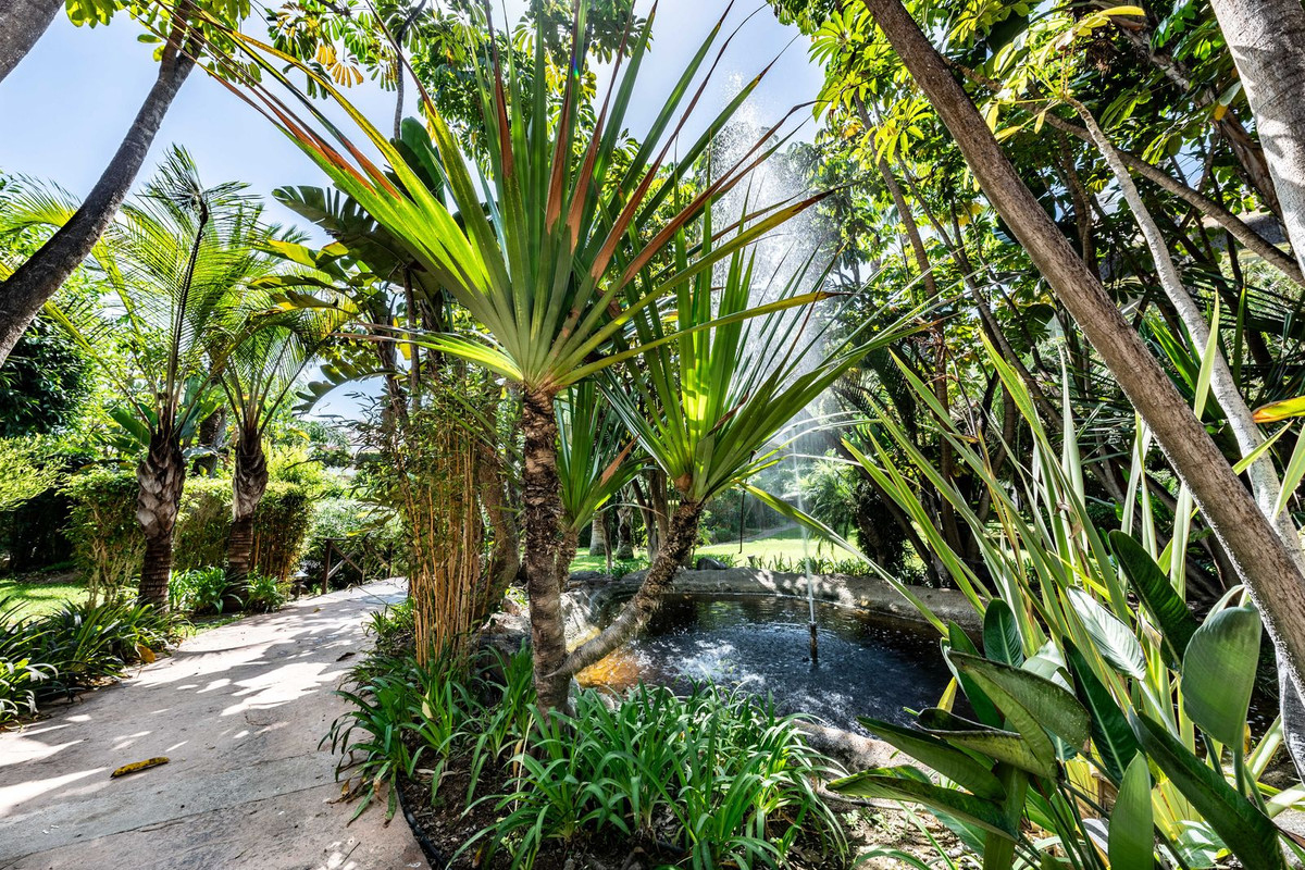 2 Bedroom Apartment in Marbella - Photo 39
