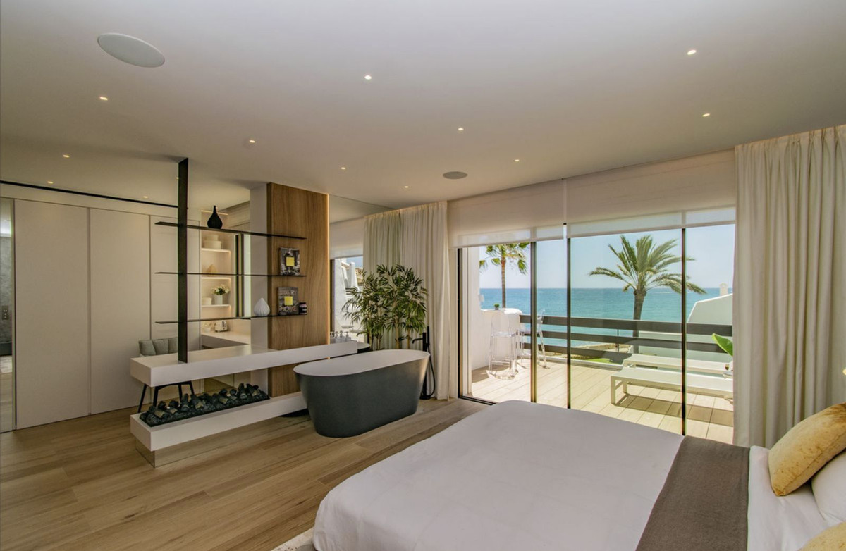 4 Bedroom Townhouse in Marbella - Photo 10