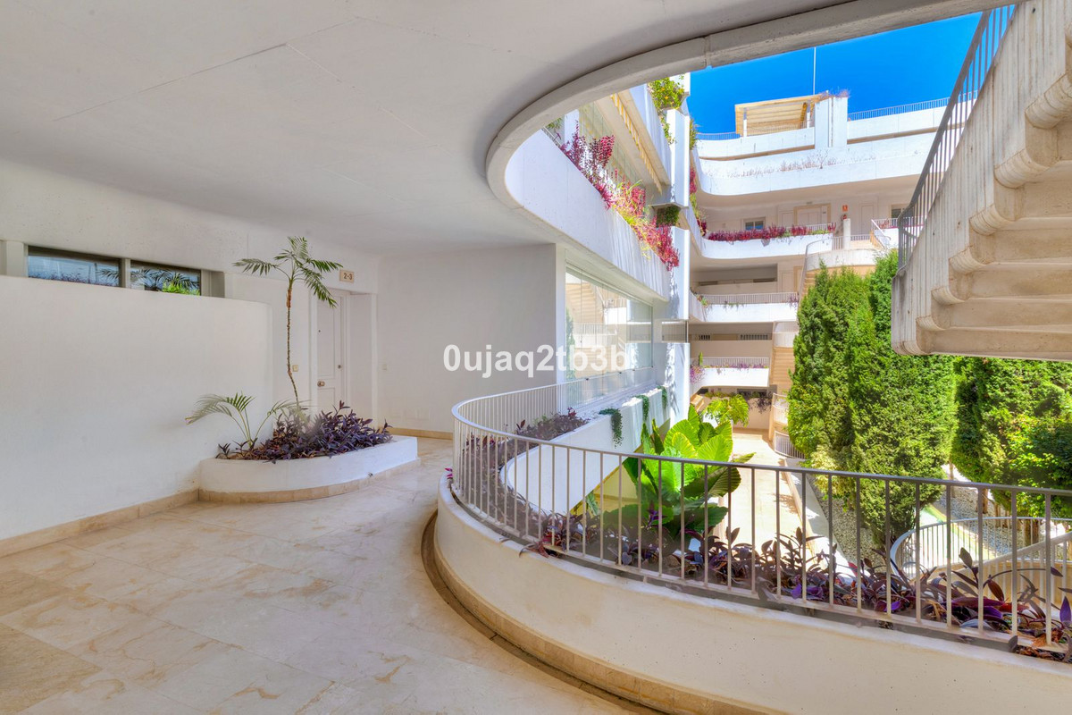 3 Bedroom Apartment in Marbella - Photo 19