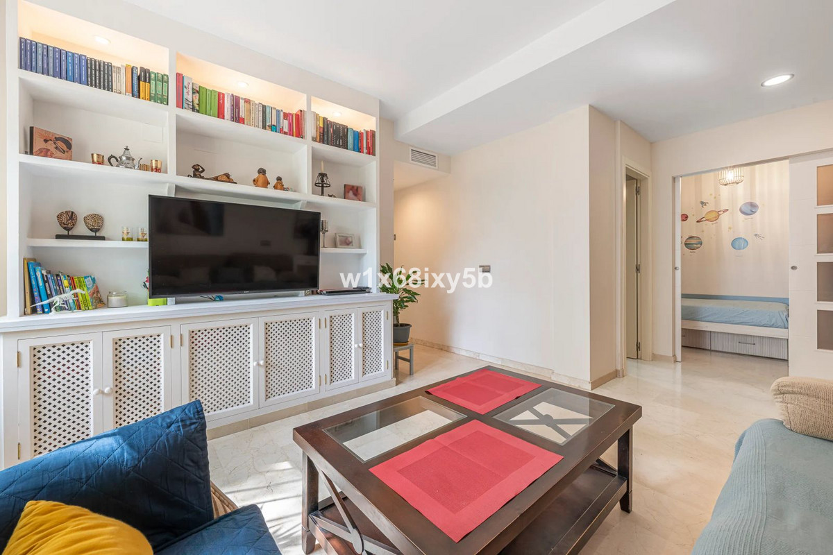 1 Bedroom Apartment in Estepona - Photo 16