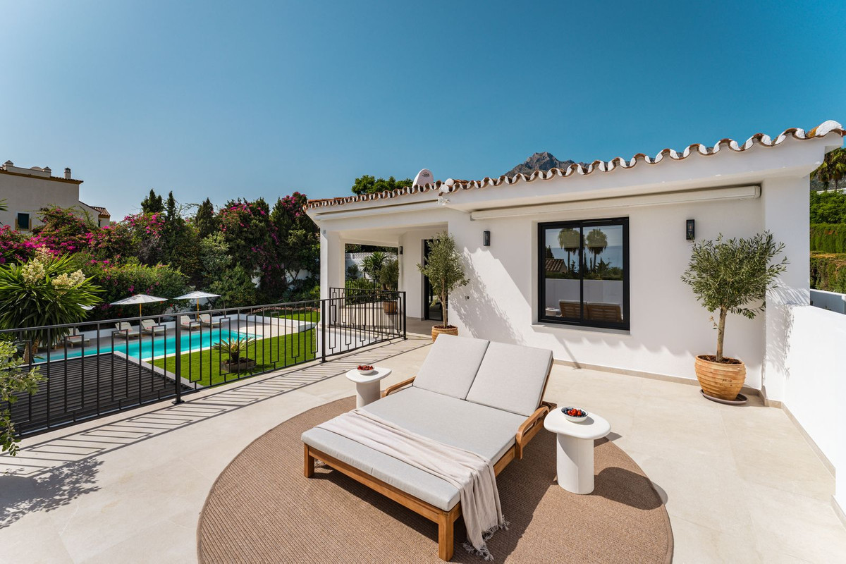 4 Bedroom Villa in Marbella - Photo 25