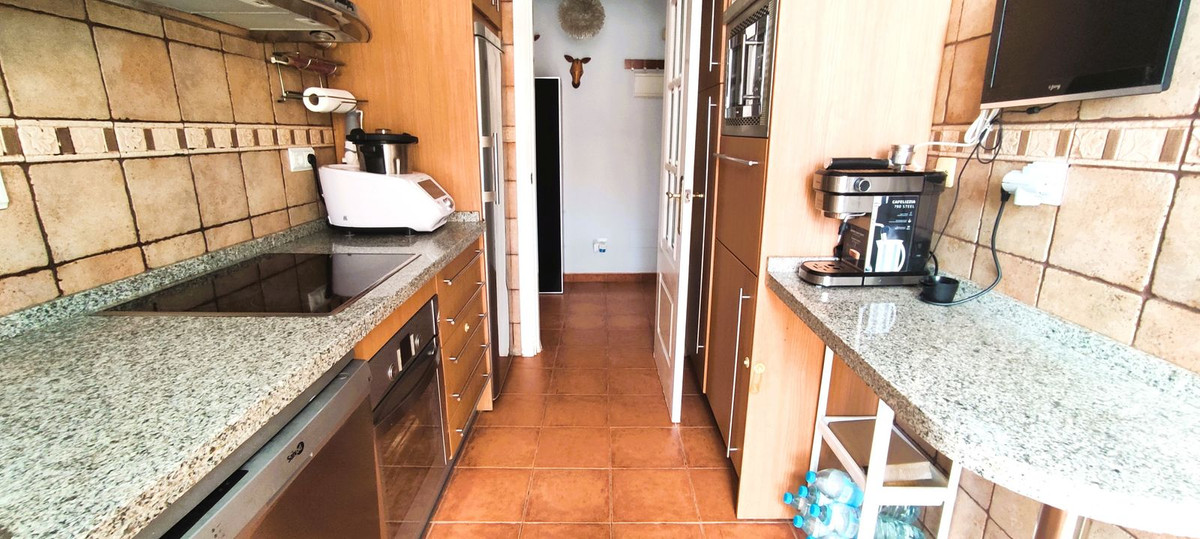 2 Bedroom Apartment in Marbella - Photo 19