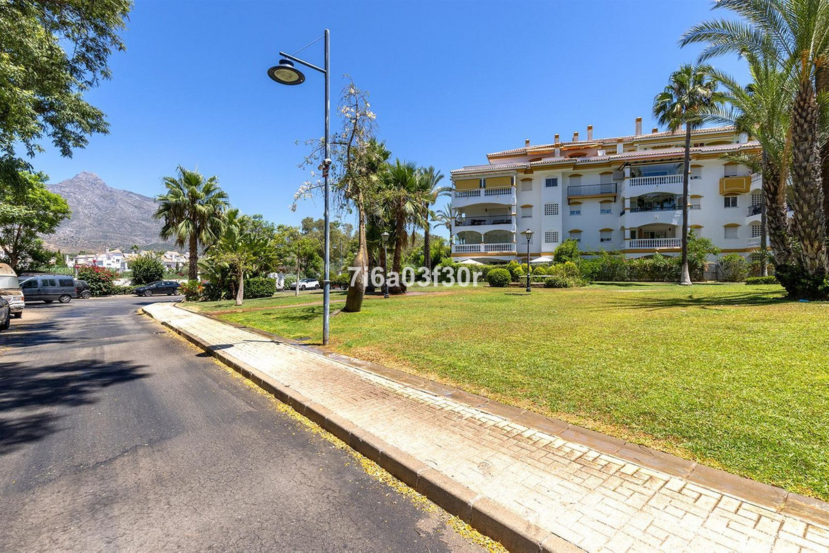 2 Bedroom Apartment in Marbella - Photo 29