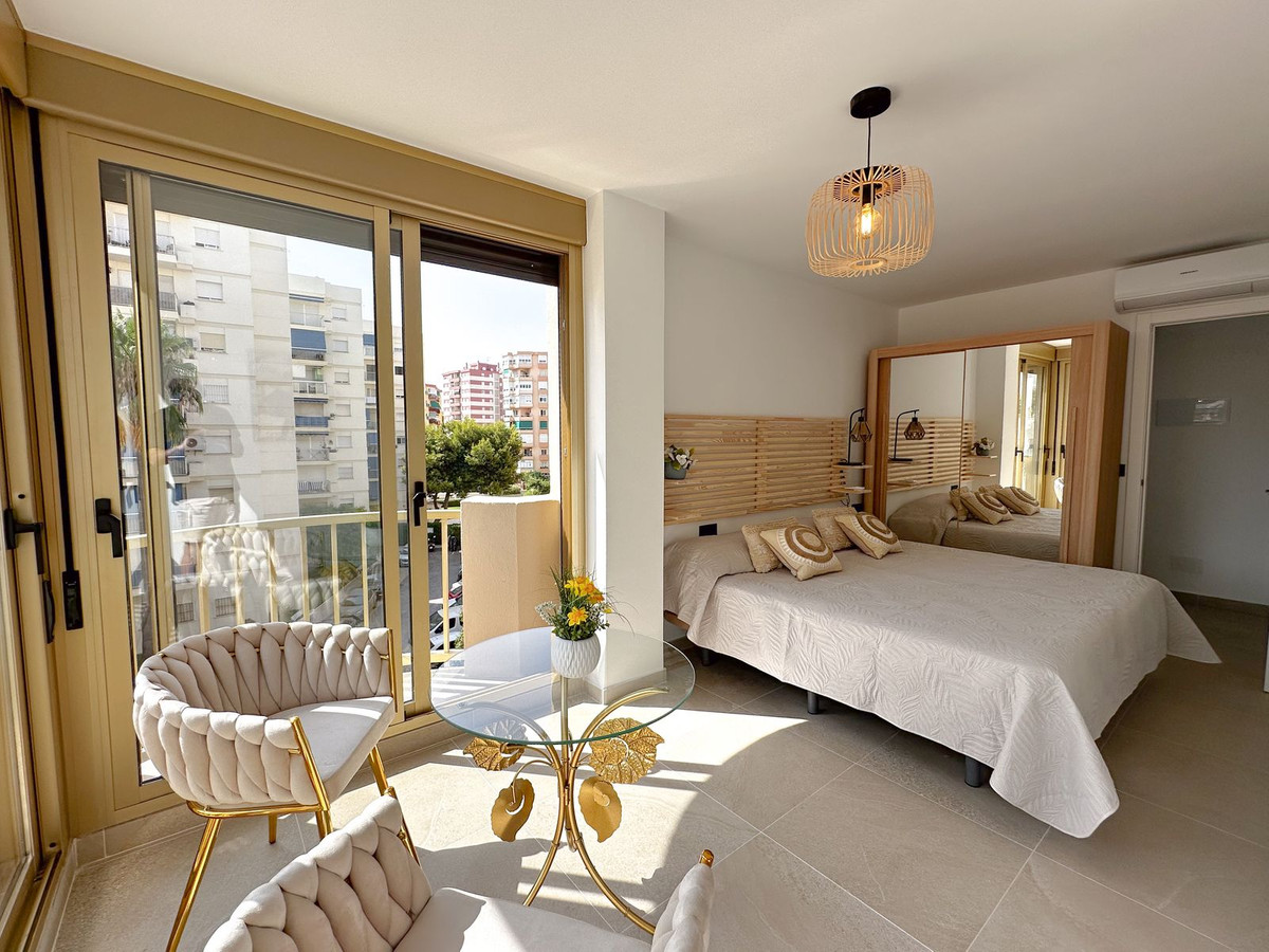 2 Bedroom Apartment in Fuengirola - Photo 15