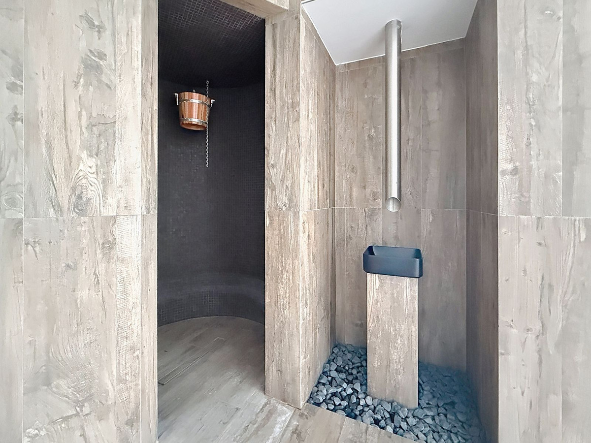 2 Bedroom Apartment in Estepona - Photo 45