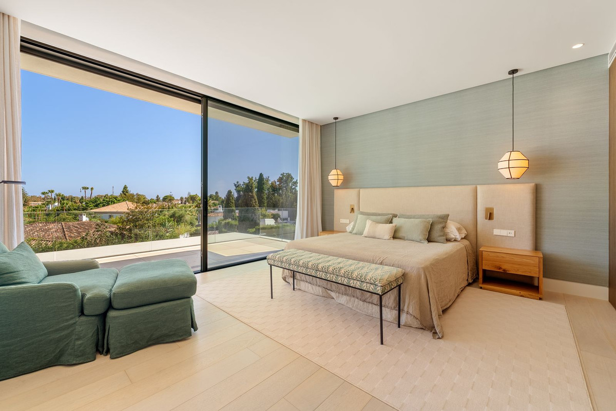 6 Bedroom Villa in San Pedro de Alcántara - Photo 48