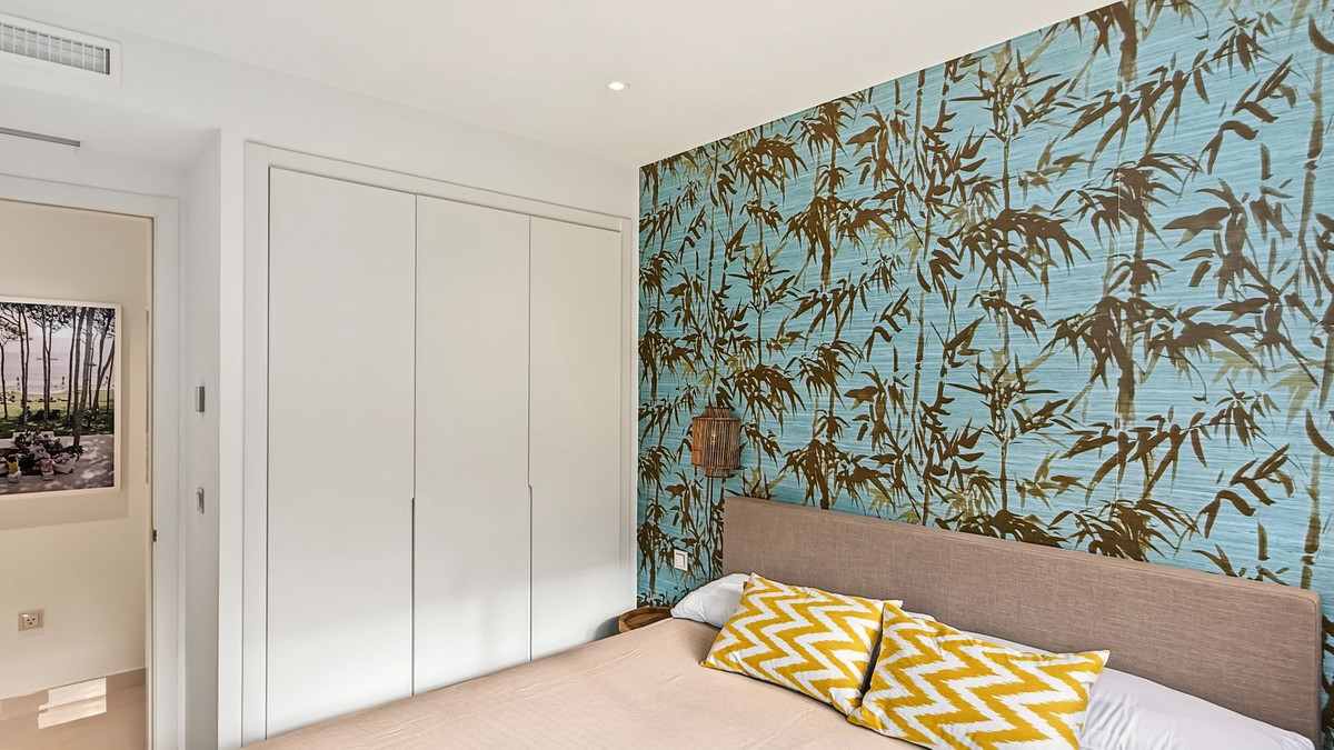 3 Bedroom Apartment in Estepona - Photo 16