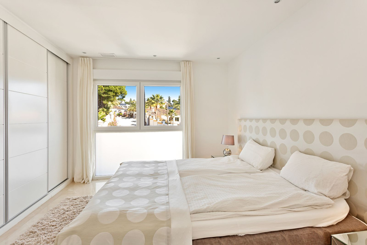 4 Bedroom Villa in Marbella - Photo 49