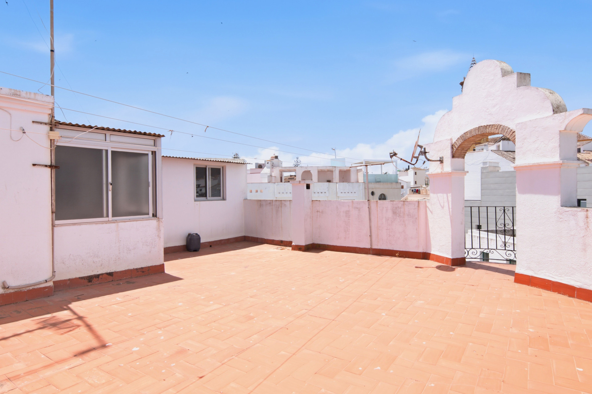 2 Bedroom Apartment in Estepona - Photo 14