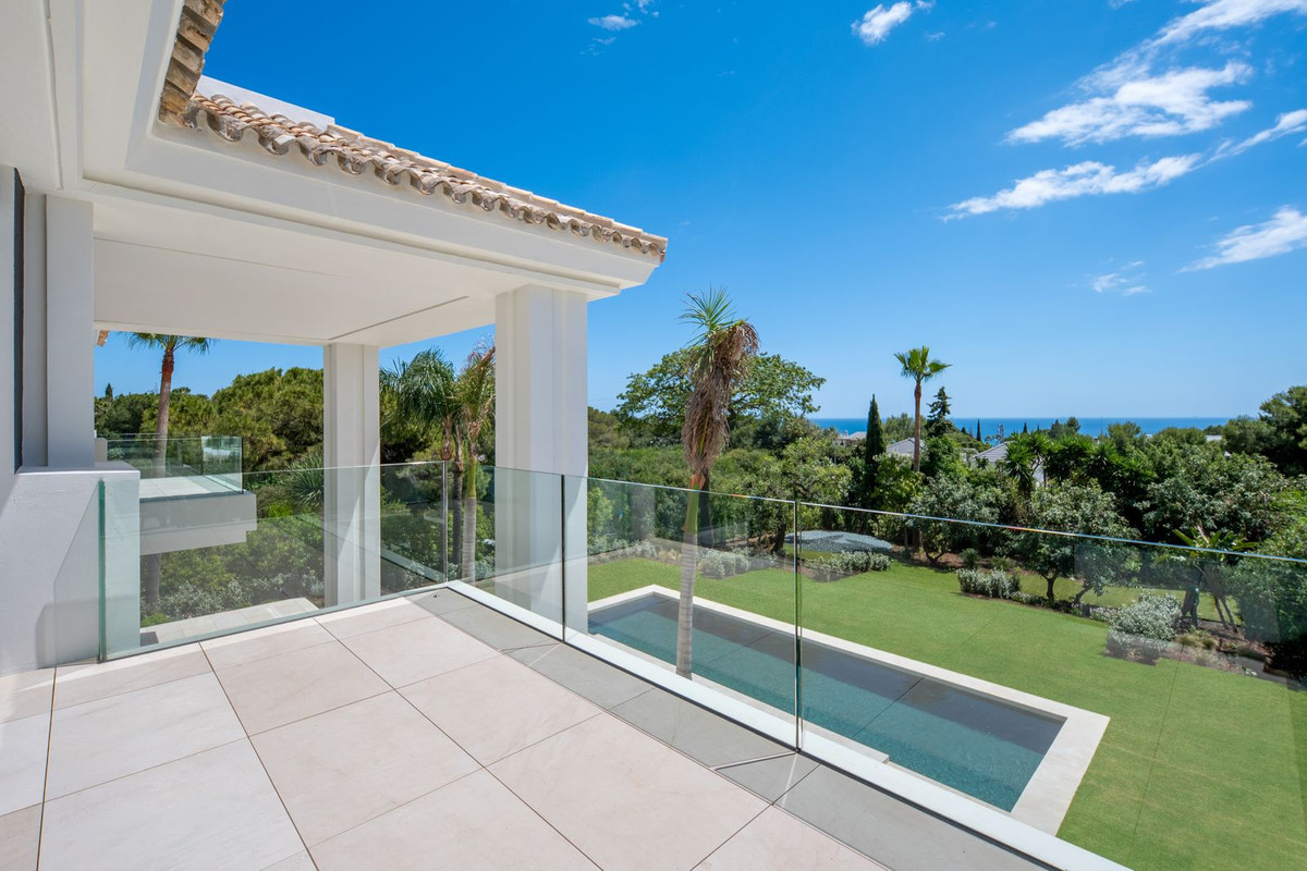 6 Bedroom Villa in Marbella - Photo 3