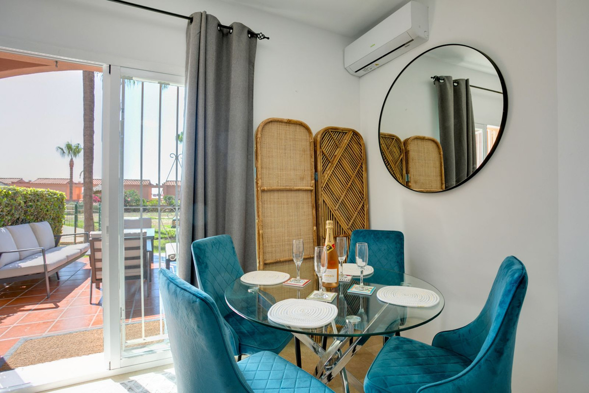 2 Bedroom Apartment in Estepona - Photo 7