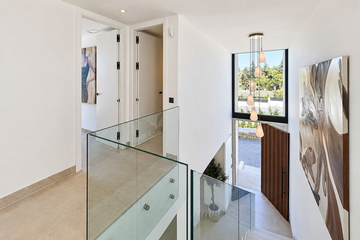 5 Bedroom Villa in Marbella - Photo 28
