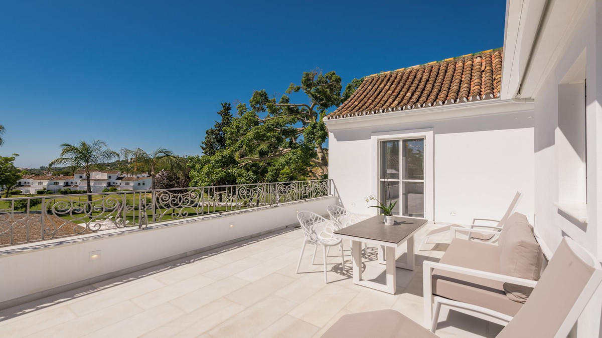 6 Bedroom Villa in Marbella - Photo 35