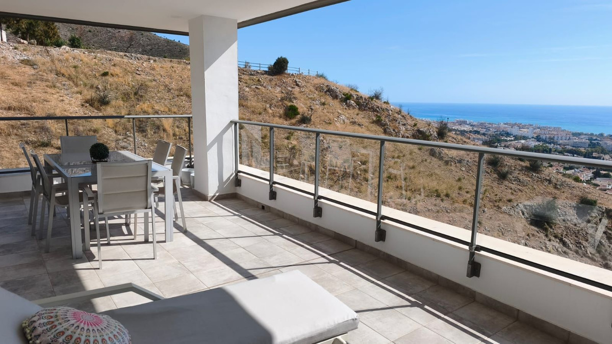 3 Bedroom Apartment in Benalmádena - Photo 2