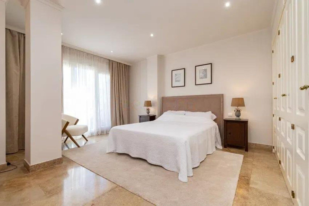 3 Bedroom Apartment in Marbella - Photo 20