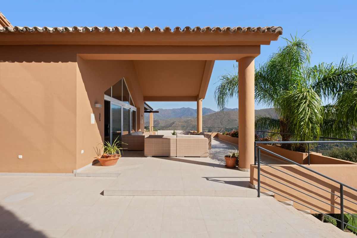 5 Bedroom Villa in Marbella - Photo 48