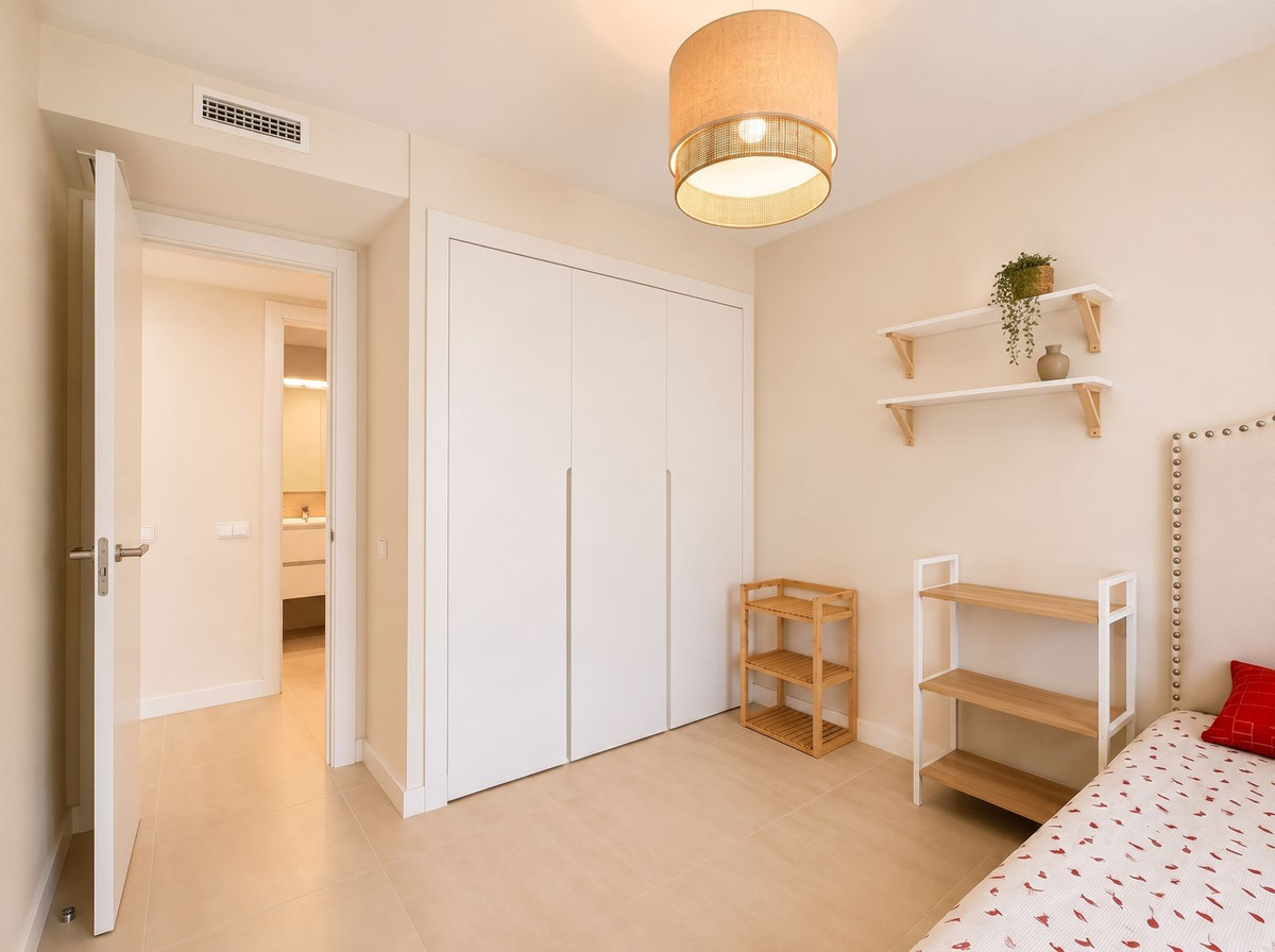 2 Bedroom Apartment in Estepona - Photo 24