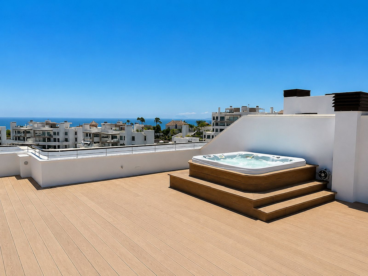 3 Bedroom Penthouse in Estepona - Photo 22