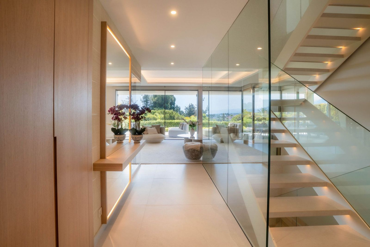 4 Bedroom Villa in Marbella - Photo 42